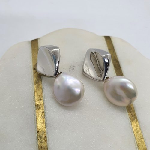 Baroque pearl on shaped stud