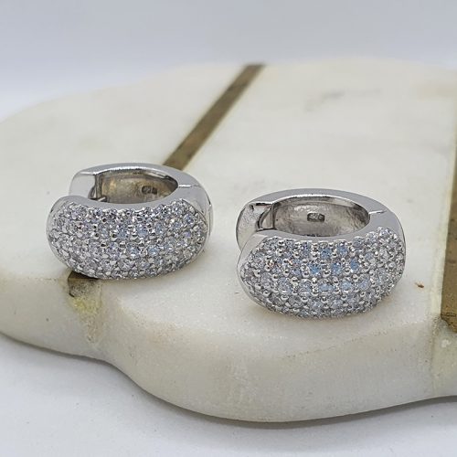 Domed pave huggie