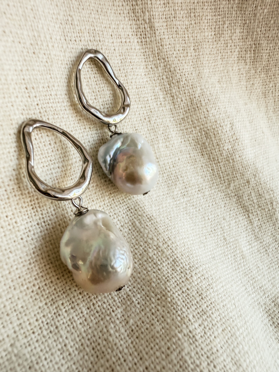 Organic link Baroque earring